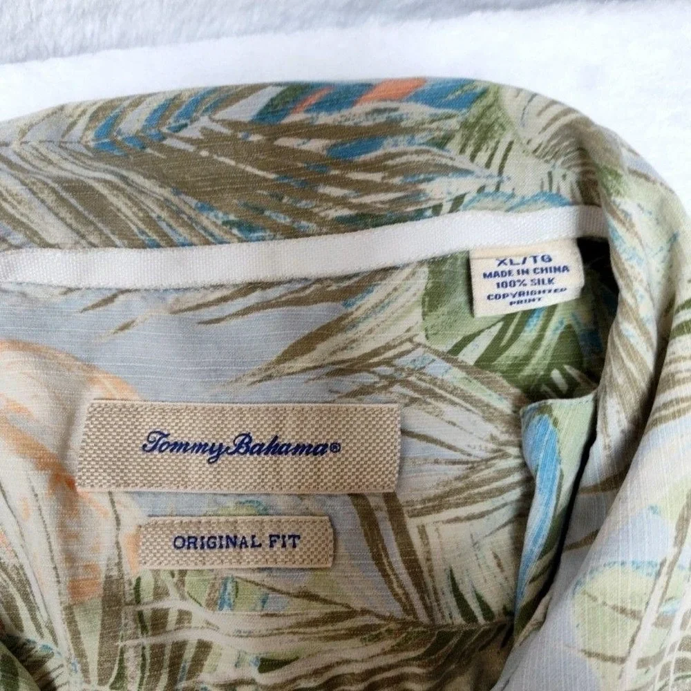 Tommy Bahama Shirt Mens XL Blue Floral Silk Button-Up Short Sleeve Tropical